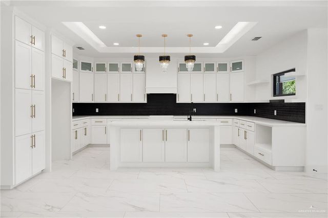 504 E VFW Avenue, Elsa, TX 78543