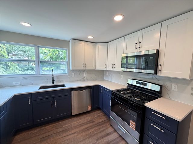 137 Emrose Dr, Penn Hills, PA 15235