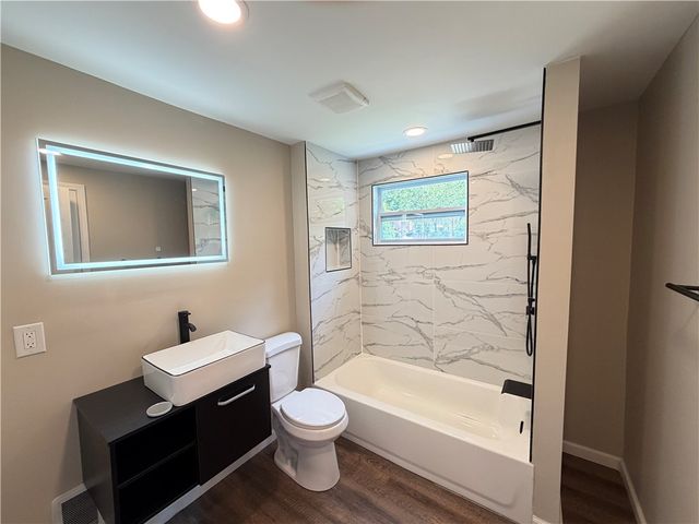 137 Emrose Dr, Penn Hills, PA 15235