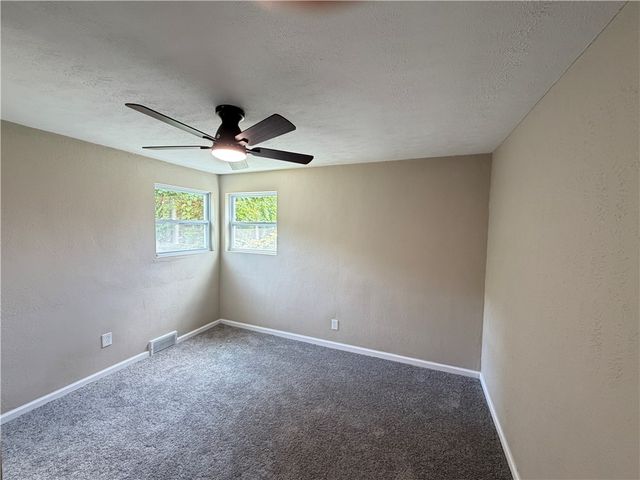 137 Emrose Dr, Penn Hills, PA 15235