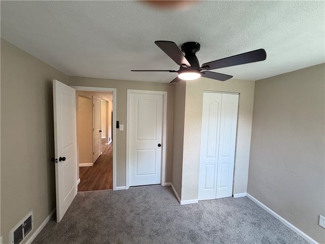 137 Emrose Dr, Penn Hills, PA 15235