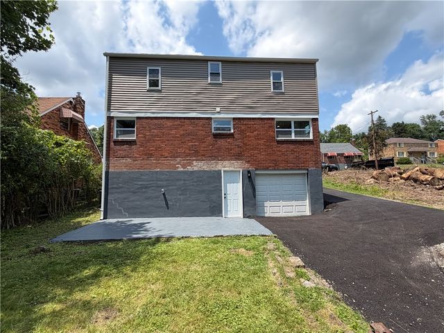 137 Emrose Dr, Penn Hills, PA 15235
