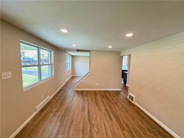 137 Emrose Dr, Penn Hills, PA 15235