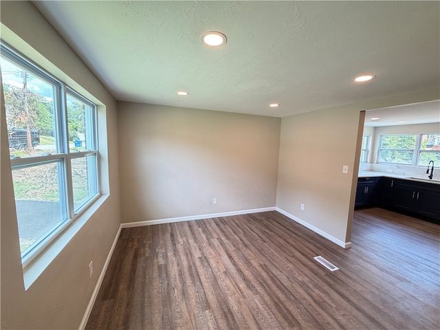 137 Emrose Dr, Penn Hills, PA 15235