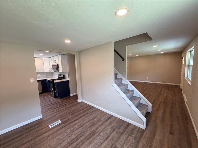 137 Emrose Dr, Penn Hills, PA 15235
