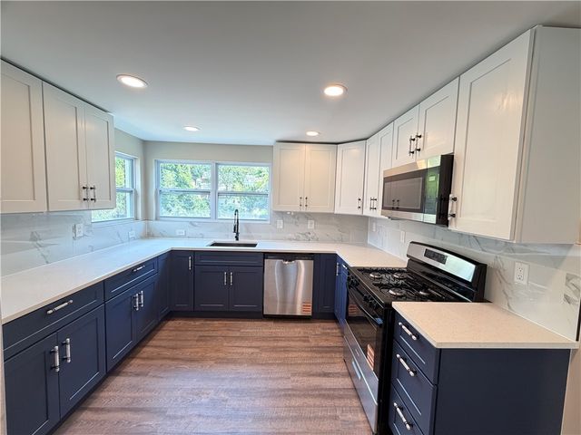 137 Emrose Dr, Penn Hills, PA 15235