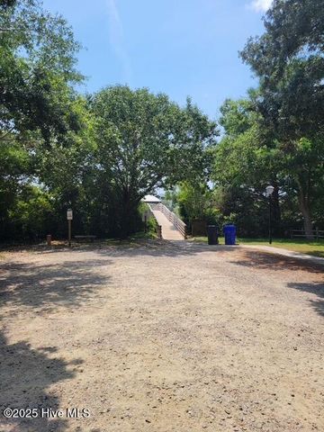 105 NE 22nd Street, Oak Island, NC 28465