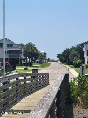 105 NE 22nd Street, Oak Island, NC 28465