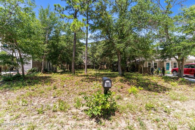 105 NE 22nd Street, Oak Island, NC 28465