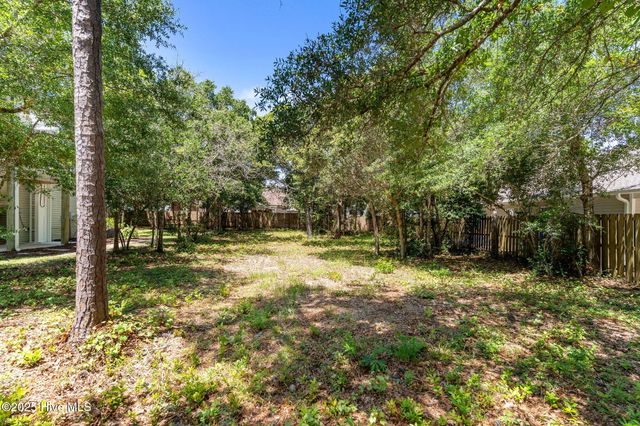 105 NE 22nd Street, Oak Island, NC 28465