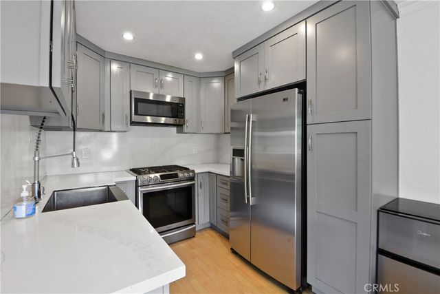 141 Oxford, Irvine, CA 92612