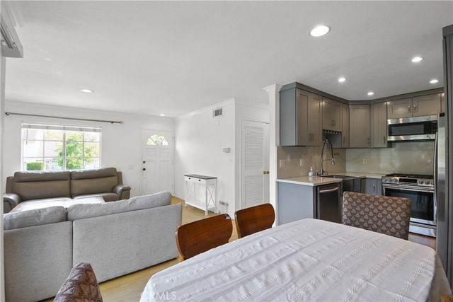 141 Oxford, Irvine, CA 92612