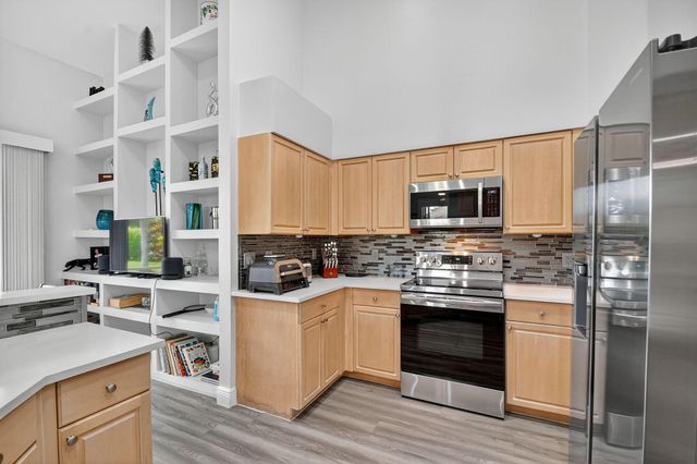 6900 Cairnwell Drive, Boynton Beach, FL 33472
