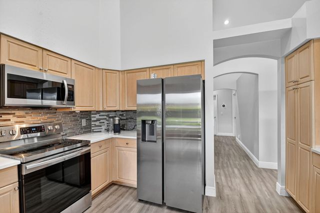 6900 Cairnwell Drive, Boynton Beach, FL 33472