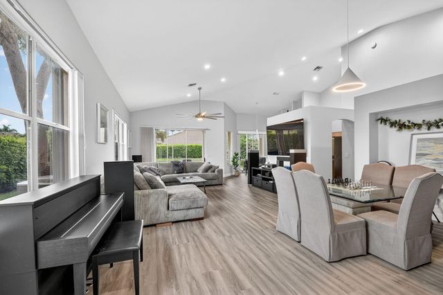 6900 Cairnwell Drive, Boynton Beach, FL 33472