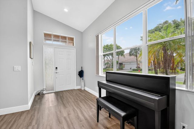 6900 Cairnwell Drive, Boynton Beach, FL 33472