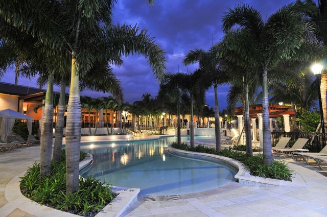 6900 Cairnwell Drive, Boynton Beach, FL 33472