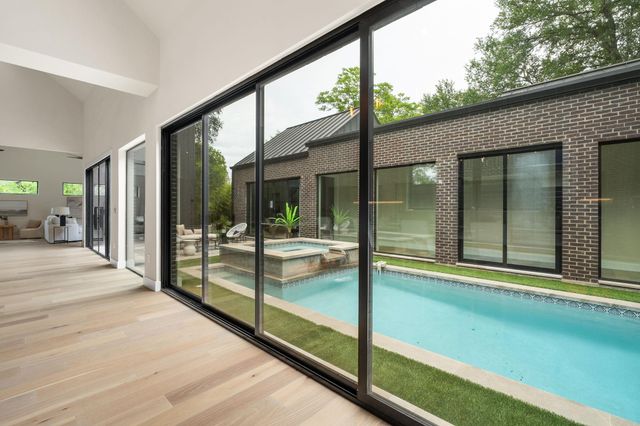1910 Crooked LN, Austin, TX 78741