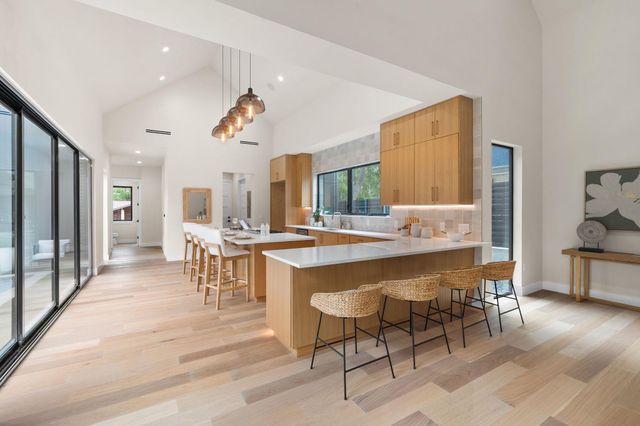 1910 Crooked LN, Austin, TX 78741