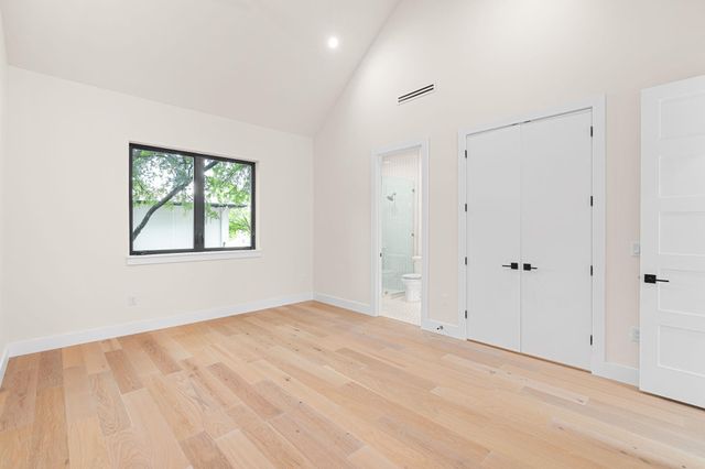 1910 Crooked LN, Austin, TX 78741