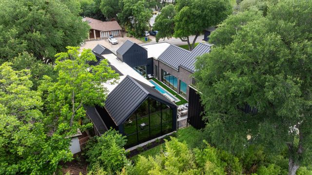 1910 Crooked LN, Austin, TX 78741
