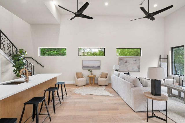 1910 Crooked LN, Austin, TX 78741
