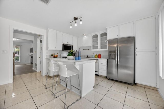206 Touchstone Pl, West Sacramento, CA 95691