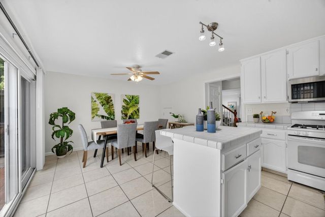 206 Touchstone Pl, West Sacramento, CA 95691