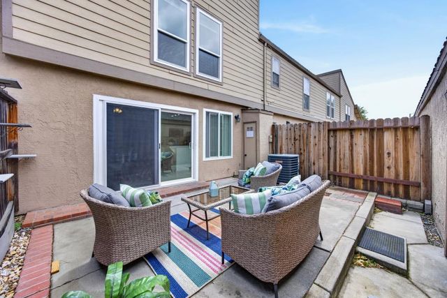 206 Touchstone Pl, West Sacramento, CA 95691