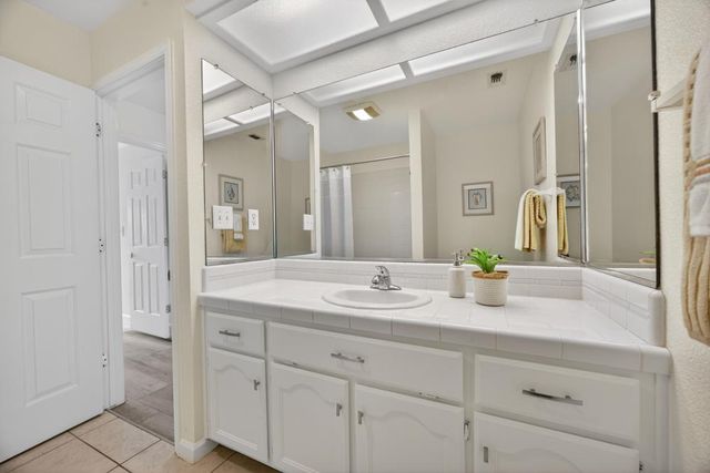 206 Touchstone Pl, West Sacramento, CA 95691