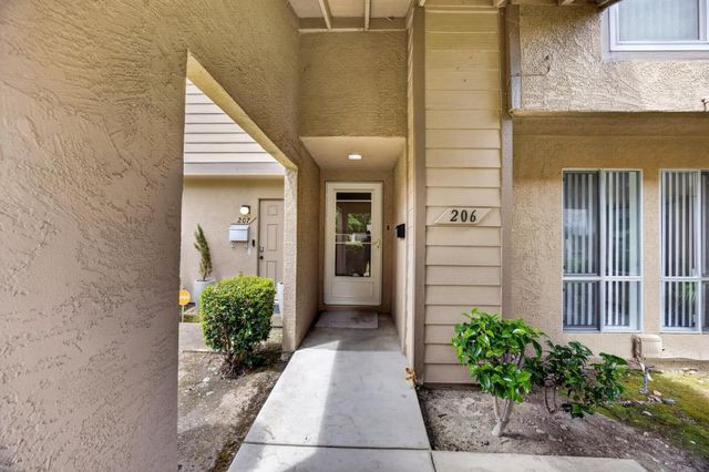206 Touchstone Pl, West Sacramento, CA 95691