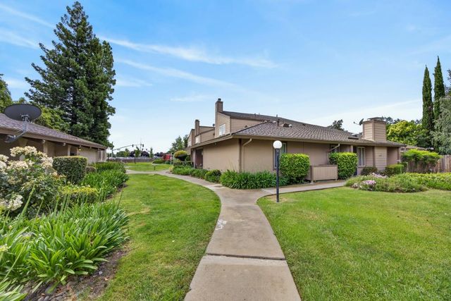 206 Touchstone Pl, West Sacramento, CA 95691