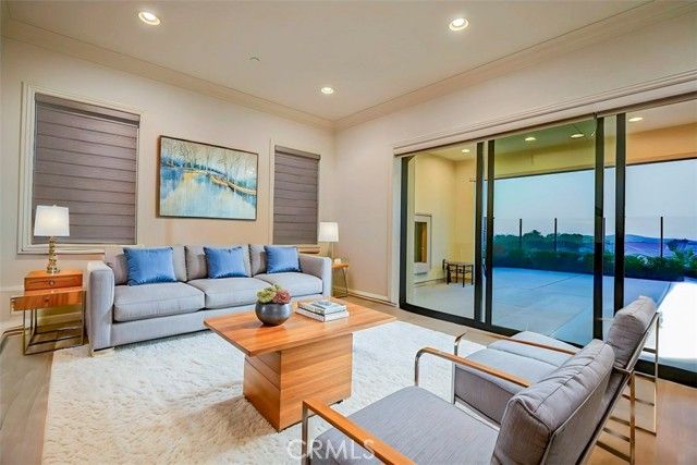 33 Manzanillo, Lake Forest (el Toro), CA 92630