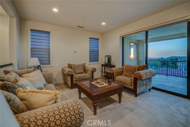 33 Manzanillo, Lake Forest (el Toro), CA 92630