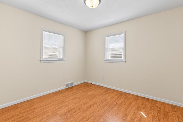 1923 AVENUE L, Council Bluffs, IA 51501