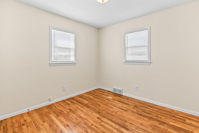 1923 AVENUE L, Council Bluffs, IA 51501