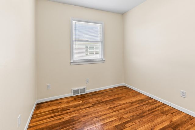 1923 AVENUE L, Council Bluffs, IA 51501