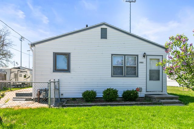 1923 AVENUE L, Council Bluffs, IA 51501