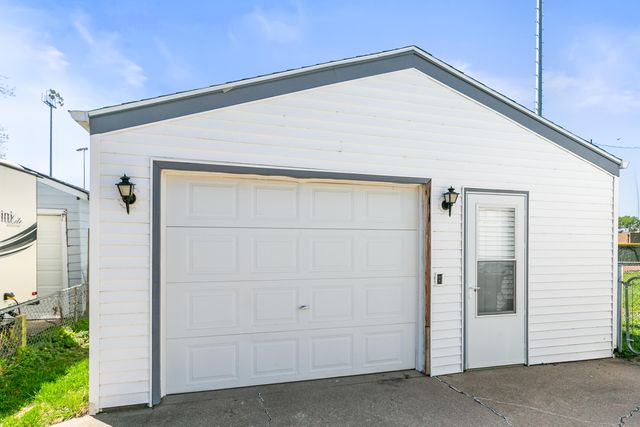 1923 AVENUE L, Council Bluffs, IA 51501