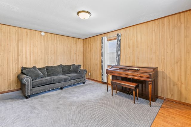 1923 AVENUE L, Council Bluffs, IA 51501