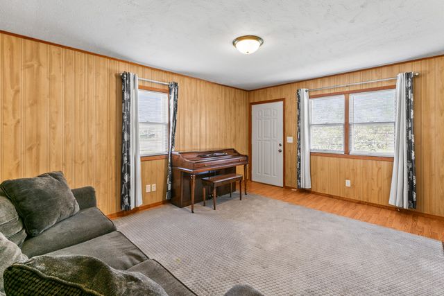 1923 AVENUE L, Council Bluffs, IA 51501