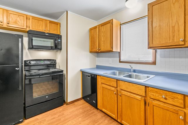 1923 AVENUE L, Council Bluffs, IA 51501