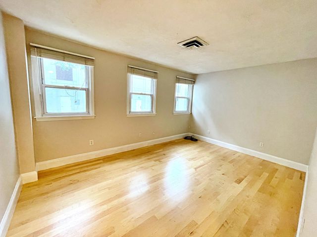 182 Cottage St 101, Boston, MA 02128