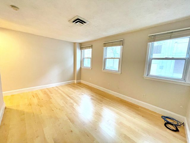 182 Cottage St 101, Boston, MA 02128