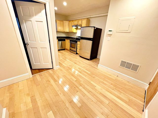 182 Cottage St 101, Boston, MA 02128