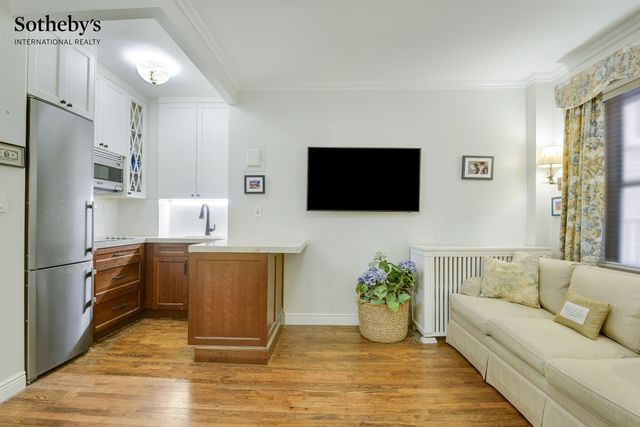 160 E 91st St Apt 3B, New York City, NY 10128
