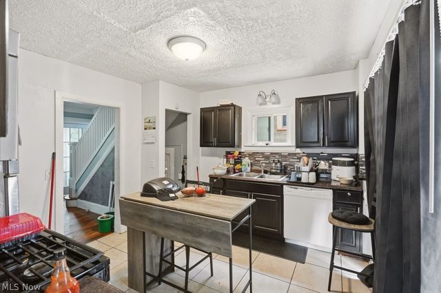 3288 Beechwood Avenue, Cleveland Heights, OH 44118