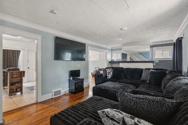 3288 Beechwood Avenue, Cleveland Heights, OH 44118