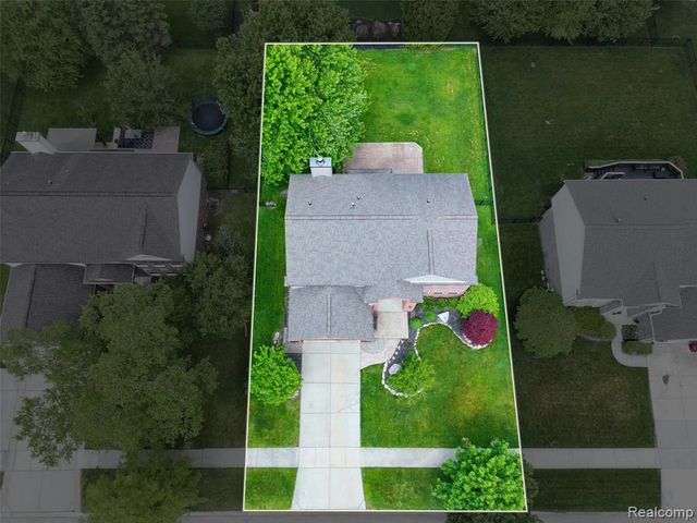 17895 Crystal River Drive, Macomb, MI 48042