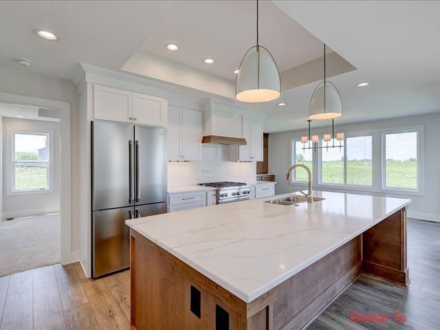 18013 Tanglewood Drive, Clive, IA 50325
